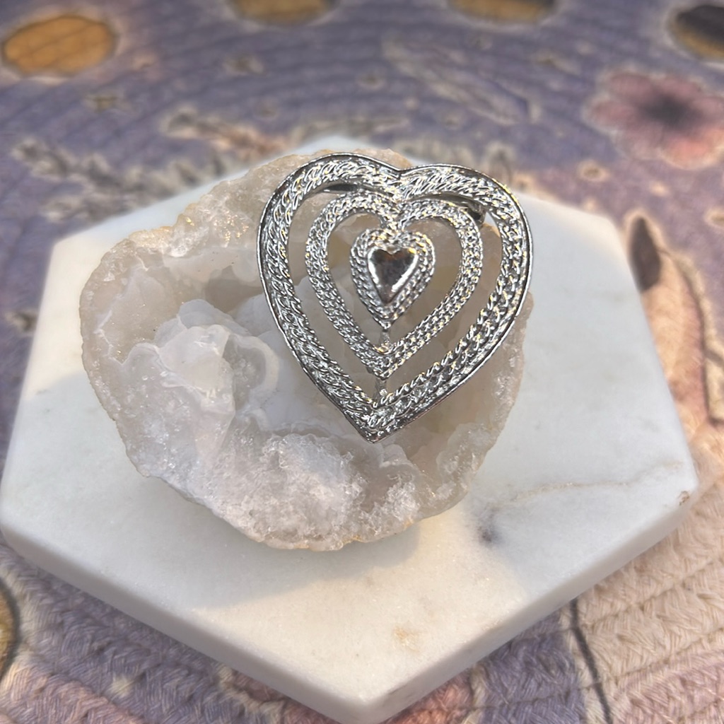 Vintage Heart BroochPendant 12$